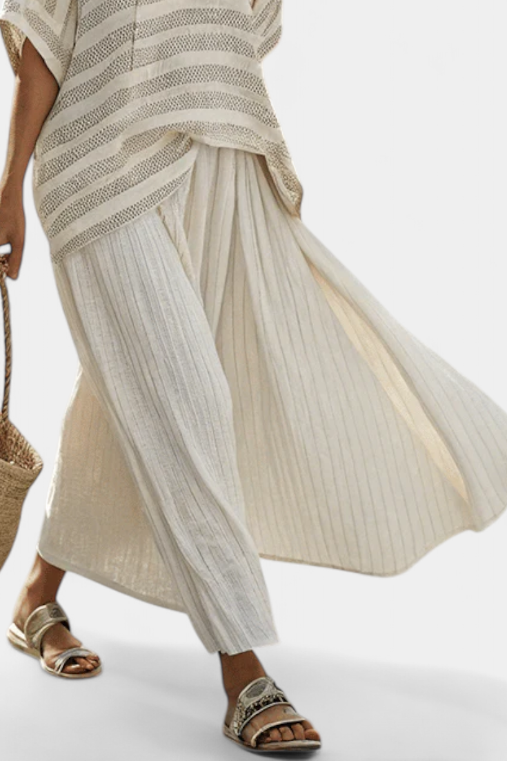 Westlyn | Comfortable Striped Bamboo Top &amp; Flowing Linen Trousers